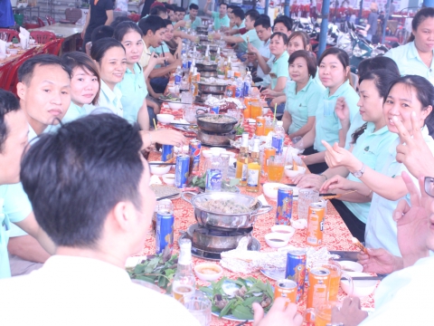 TẤT NIÊN CÔNG TY