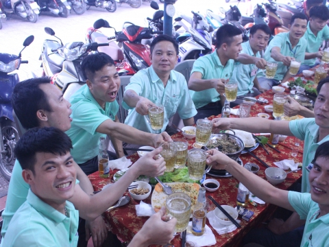 TẤT NIÊN CÔNG TY