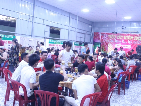 TẤT NIÊN CÔNG TY GIÀY THÔNG DỤNG