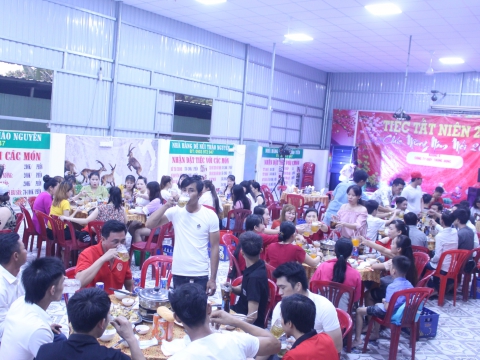 TẤT NIÊN CÔNG TY GIÀY THÔNG DỤNG