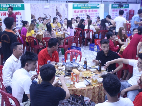 TẤT NIÊN CÔNG TY GIÀY THÔNG DỤNG