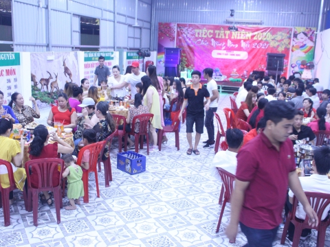 TẤT NIÊN CÔNG TY GIÀY THÔNG DỤNG