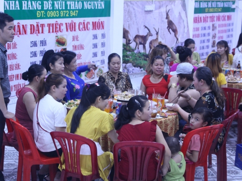 TẤT NIÊN CÔNG TY GIÀY THÔNG DỤNG
